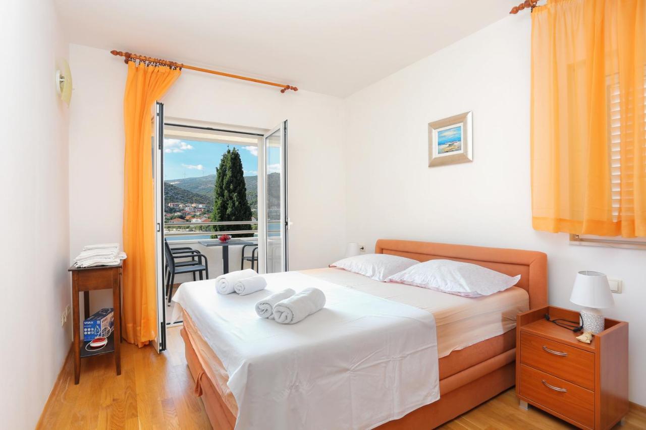 Apartments By The Sea Seget Vranjica, Trogir - 13771 Εξωτερικό φωτογραφία